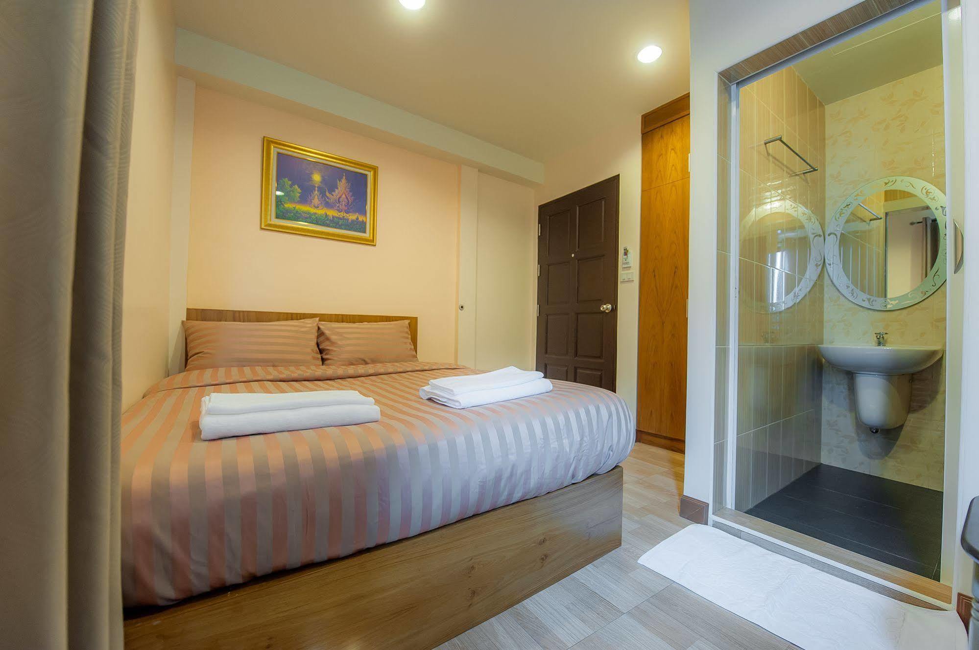 Hotel Full House Bangkok Esterno foto