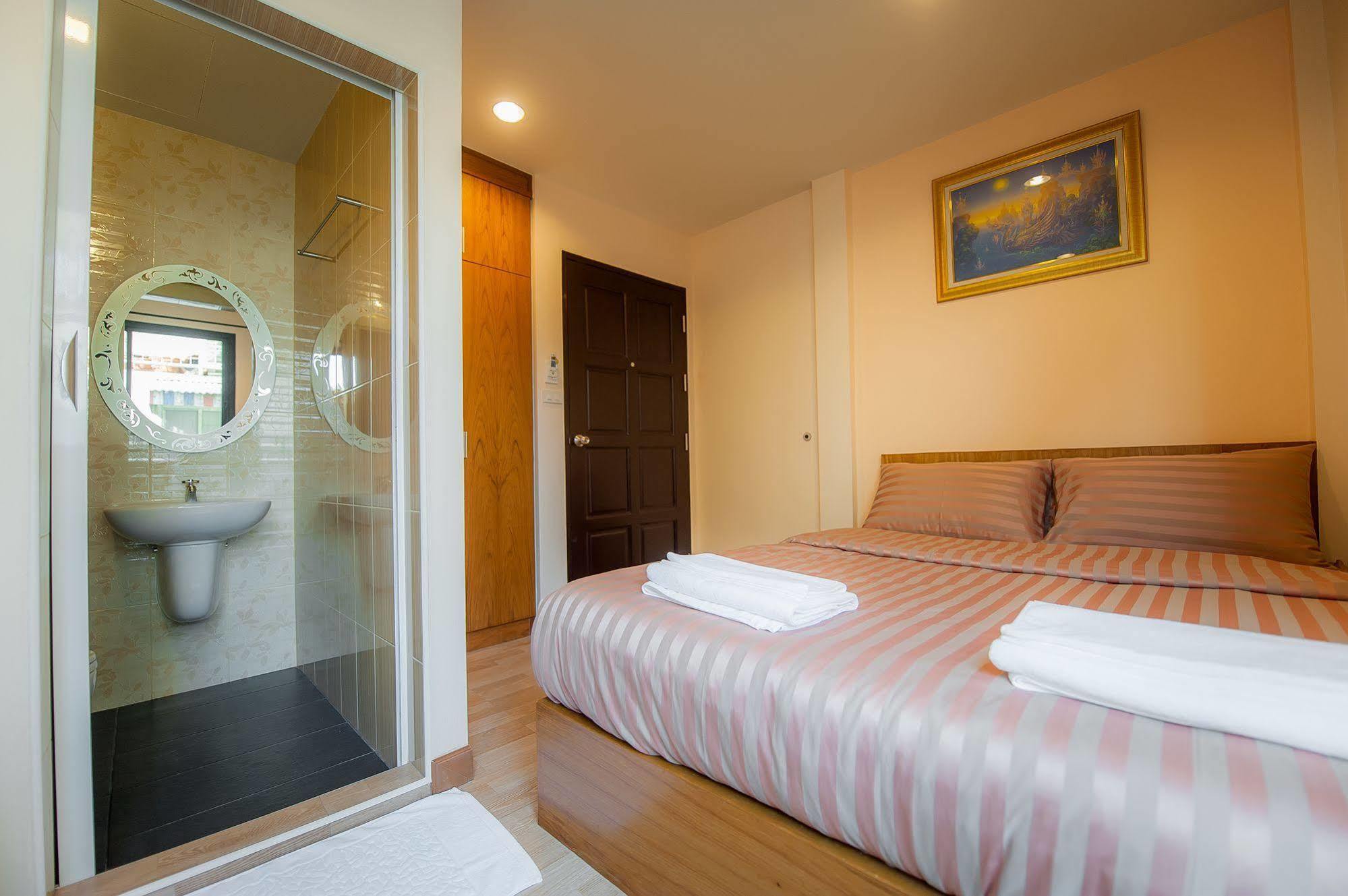 Hotel Full House Bangkok Esterno foto